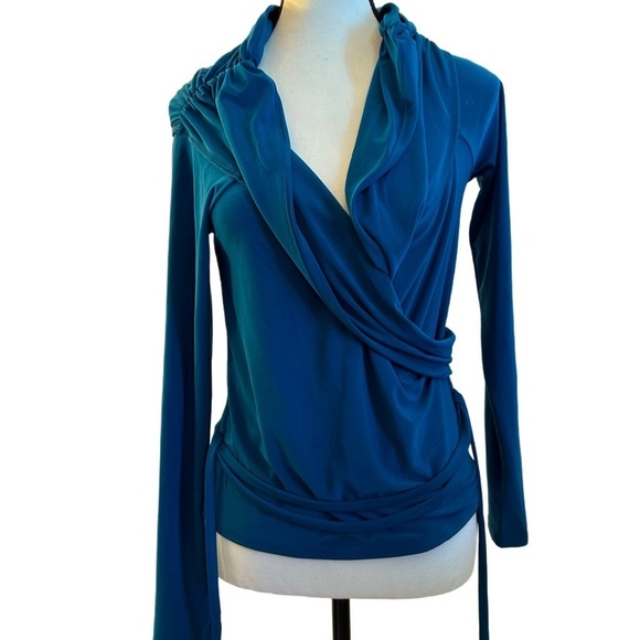 Women’s Express Blue Wrap Top - Size M - MINT CONDITION! - Picture 3 of 5